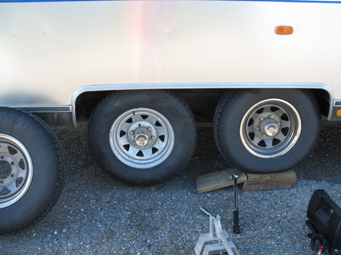 Flat tire #1 -- spare goes on the trailer