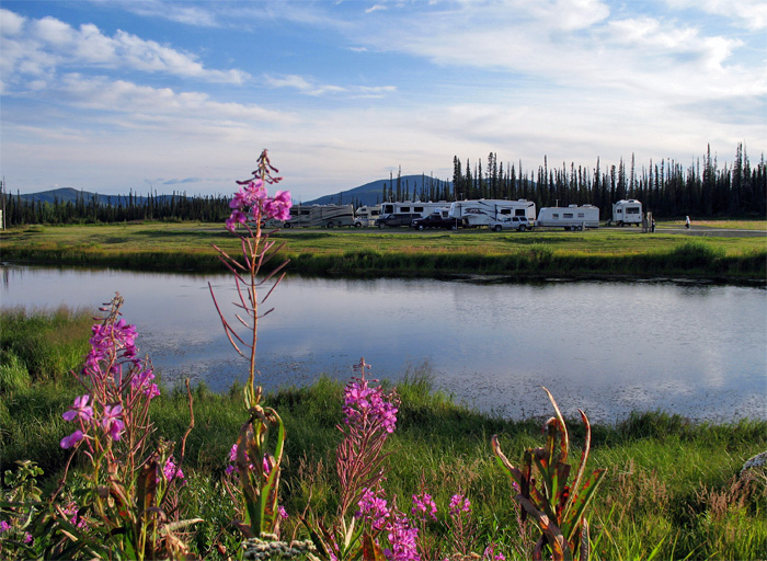Camping in Alcan (Border City)