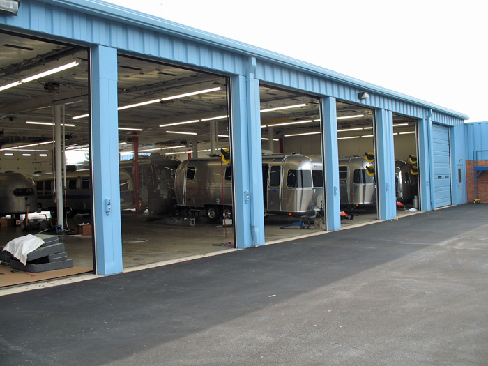 Several other Airstreams are in for service. We are clearly the dirtiest of the bunch. But I think we had the most fun!!