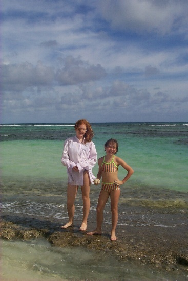 Isabella and Morgane posing at the beach